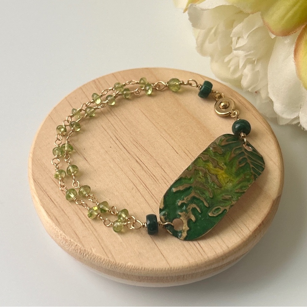 Elegant Green and Gold Crystal Bracelet